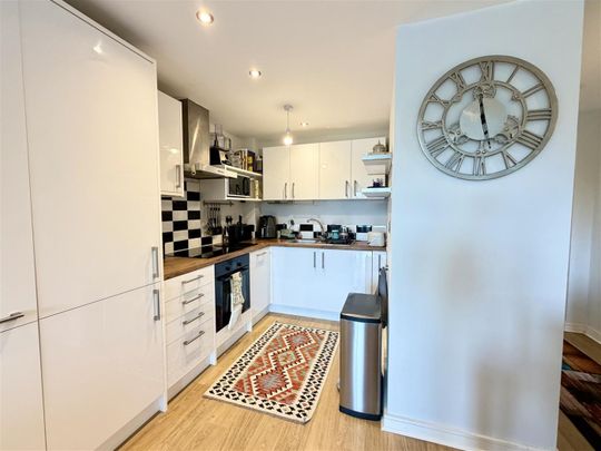 2 Bedroom Apartment To Let - Photo 1