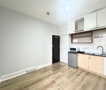 1 Bedroom Bedsit, Upper Tooting Road, London - Photo 6