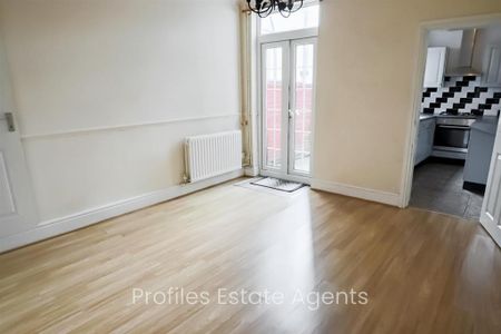 3 bedroom terraced house to rent - Photo 2
