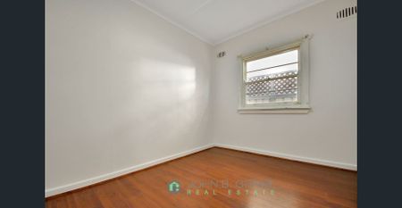 Prime Location! - Photo 3