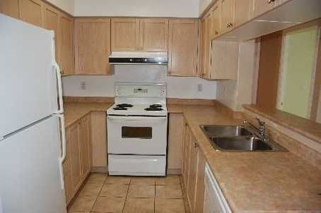 For Lease - 39 Oneida Crescent Unit# 1201, Richmond Hill, Ontario - Photo 5