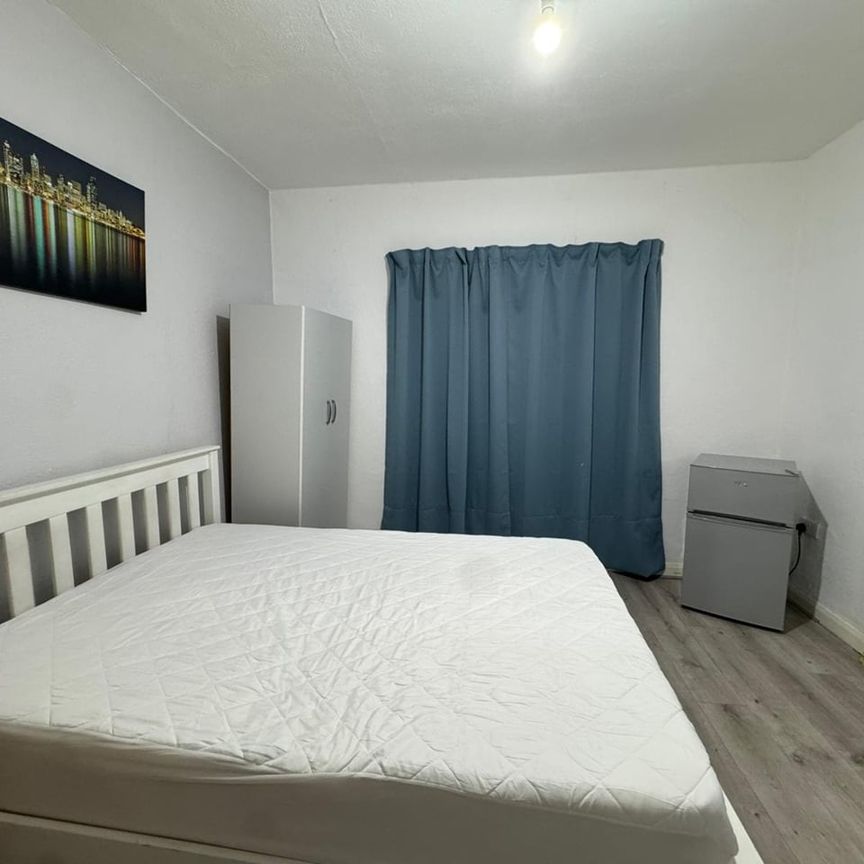 Room in a Shared House, Penshurst Road, N17 - Photo 1