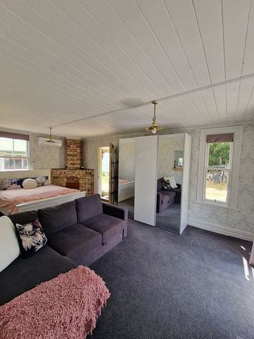 Furnished self contained unit on lifestyle block - Photo 4