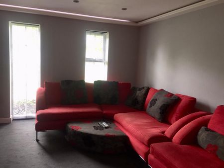 2 bedroom ground floor flat to rent - Photo 2