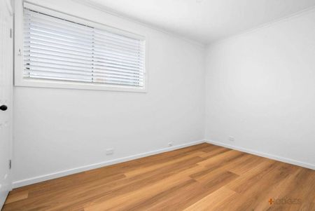 RENOVATED | BRIGHT & SPACIOUS | GREAT LOCATION - Photo 2