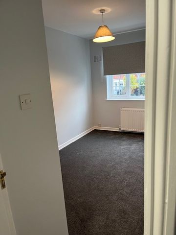 2 Bed Flat, Twyford Court, W3 - Photo 2