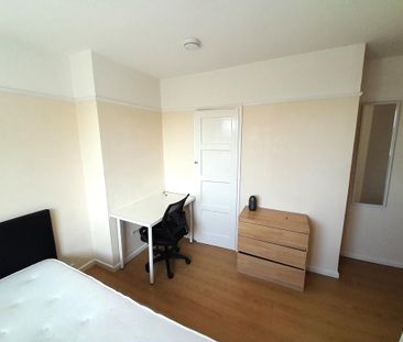 5 bedroom semi-detached house to rent - Photo 2