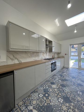 1 bedroom in a house share to rent - Photo 4