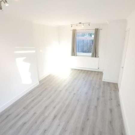 Cherry Way, Hatfield, AL10 - Photo 1