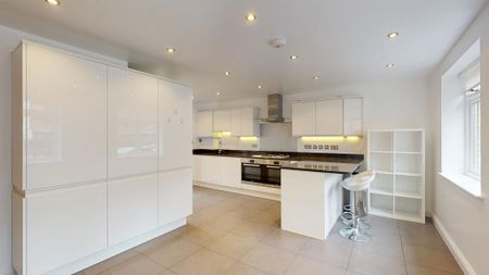 4 bedroom semi-detached house to rent - Photo 4