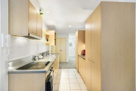 2 Bed, Central, Fully Furnished, Covered Carpark - Photo 4