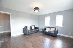 2 bed Flat for Rent - Photo 2