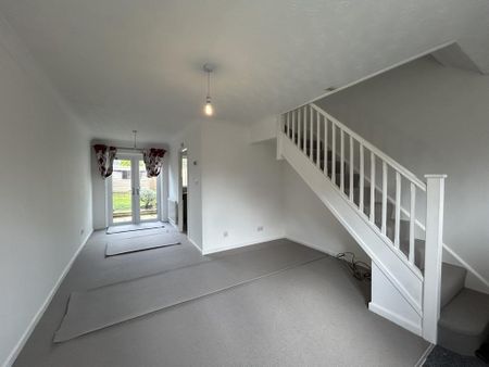 2 bedroom end of terrace house to rent - Photo 2