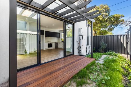Register to Inspect // Modern 2-Bedroom Townhouse in the Heart of Yarraville - Photo 2