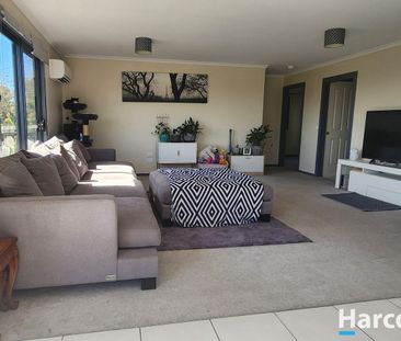 Delightful House - Photo 2