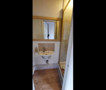 Studio Flat, The Ridgeway, NW9 - Photo 2