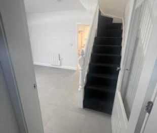 3 bedroom property to rent in Belfast - Photo 5