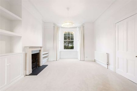 A lovely family home with grand proportions and a wider than average west facing garden. - Photo 5