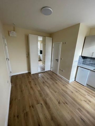 Studio Flat, Bowes Road, N13 - Photo 2