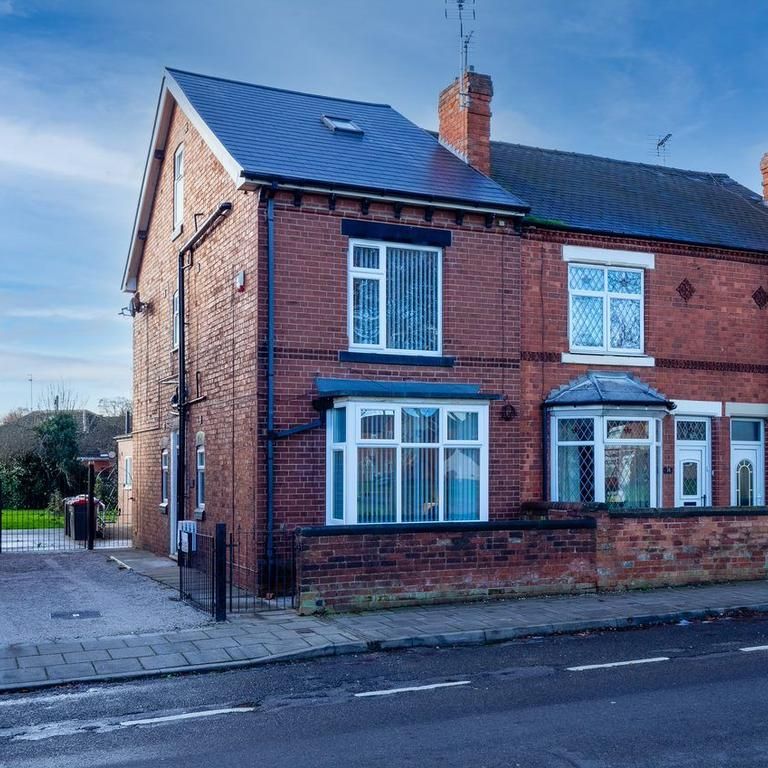 1 bedroom in a house share to rent - Photo 1