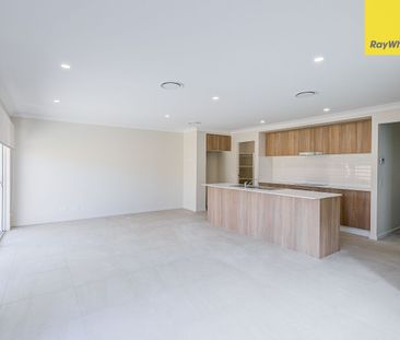 Stunning high-set residence - Photo 3