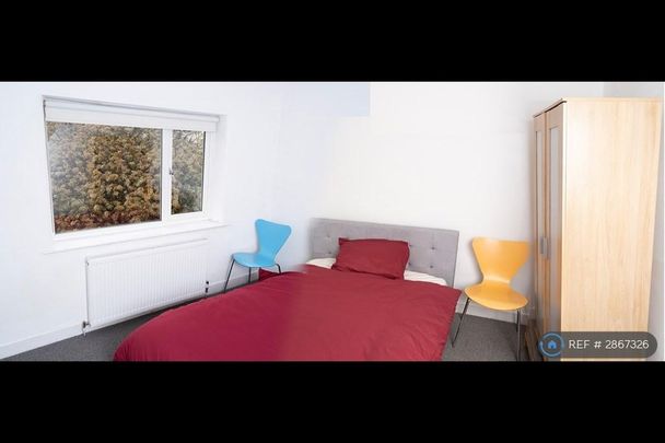 4 bedroom semi-detached house to rent - Photo 1