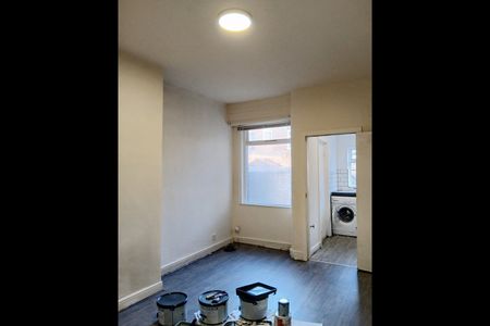 2 Bed Terraced House, Ivy Street, M40 - Photo 2