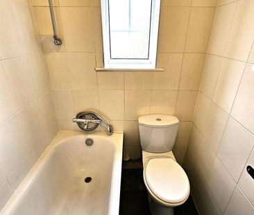 3 bedroom flat to rent - Photo 6