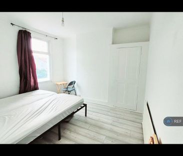 4 bedroom terraced house to rent - Photo 4