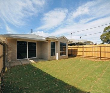 Ideally Located Modern Three Bedroom Unit with Ensuite - Photo 4