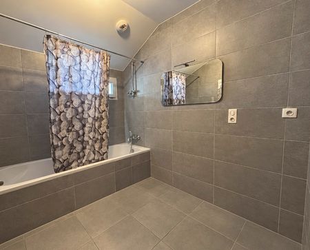 Location Appartement 4 pièces 84m² LE BOURGET DU LAC 73370 - Photo 3