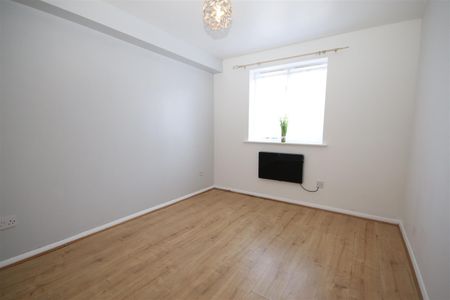 2 bedroom Flat to let - Photo 3