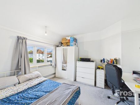 3 bedroom semi-detached house to rent - Photo 3