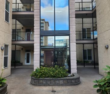 Spacious 2 Bedroom, 2 Bathroom Condo - Photo 2