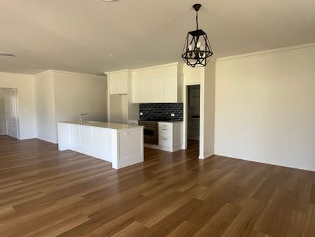 Executive 4 bedroom family home with rural views - Photo 2