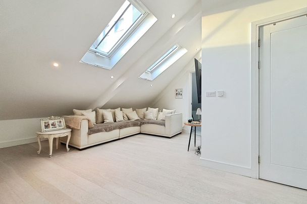 New Road, Brentwood - Photo 1