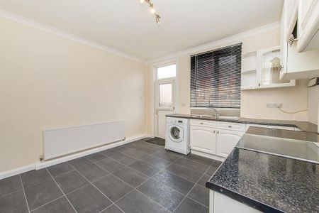 2 bedroom terraced house to rent - Photo 3