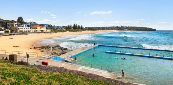Unsurpassed family lifestyle with ocean views in a coveted headland cul-de-sac - Photo 2