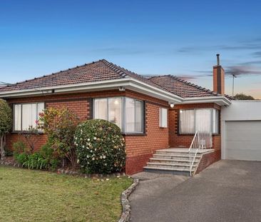 Three Bedroom Family Home - Walk to The Chase Shopping Center - Photo 5