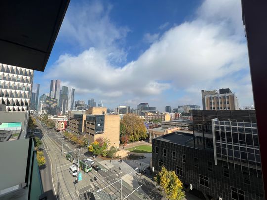 Fully Furnished 2-Bedroom Apartment in Melbourne’s Vibrant Hub - Photo 1