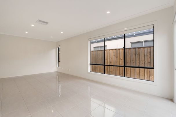 Low Maintenance Family Home - Photo 1