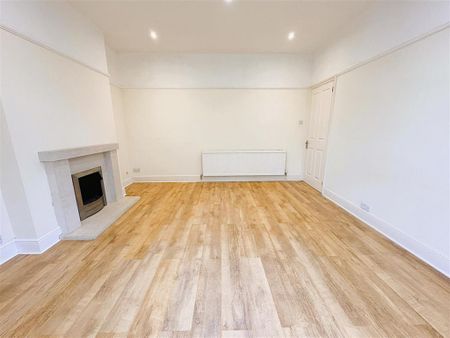 3 bedroom flat to rent - Photo 3