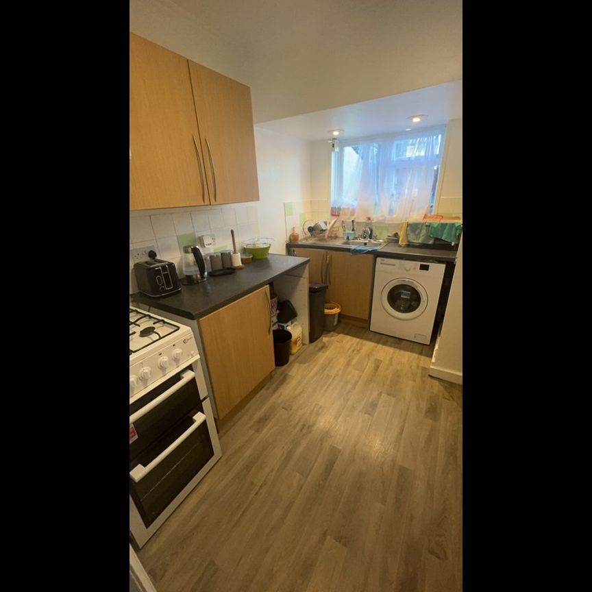 Room in a Shared Flat, Filton Avenue, BS7 - Photo 1