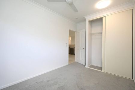 Beautifully Refurbished Family Home – Available Now! - Photo 2