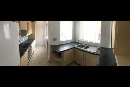 4 Bed Terraced House, Derby Road, M5 - Photo 4
