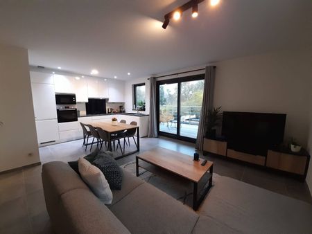 - Sint-niklaas – Modern appartement met 2 slaapkamers en terras - Photo 2