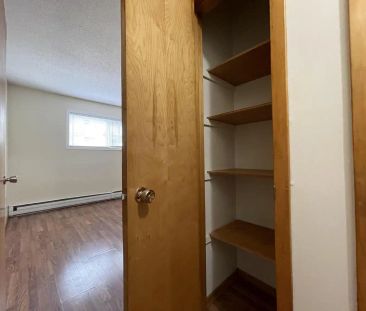 Viceroy — One Bedroom - Photo 6