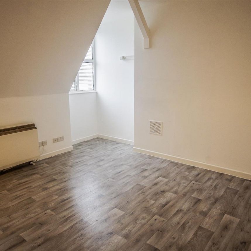 35 Long St, Dursley - Photo 1