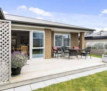 Modern 4 Bedroom Home In Westown - Photo 2