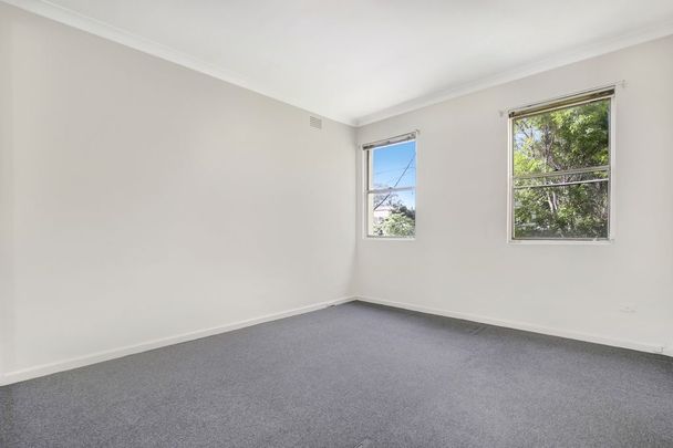 Spacious Top Floor Unit in the Heart of Dulwich Hill - Photo 1